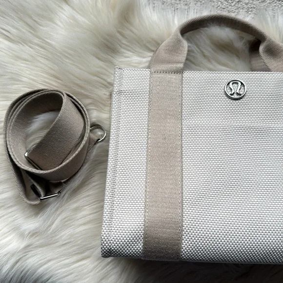 Lululemon Mini Boxy Tote 4.5L ivory tan EUC - Picture 8 of 8